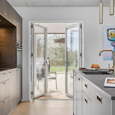 Beautiful In With Kitchen Holiday home *